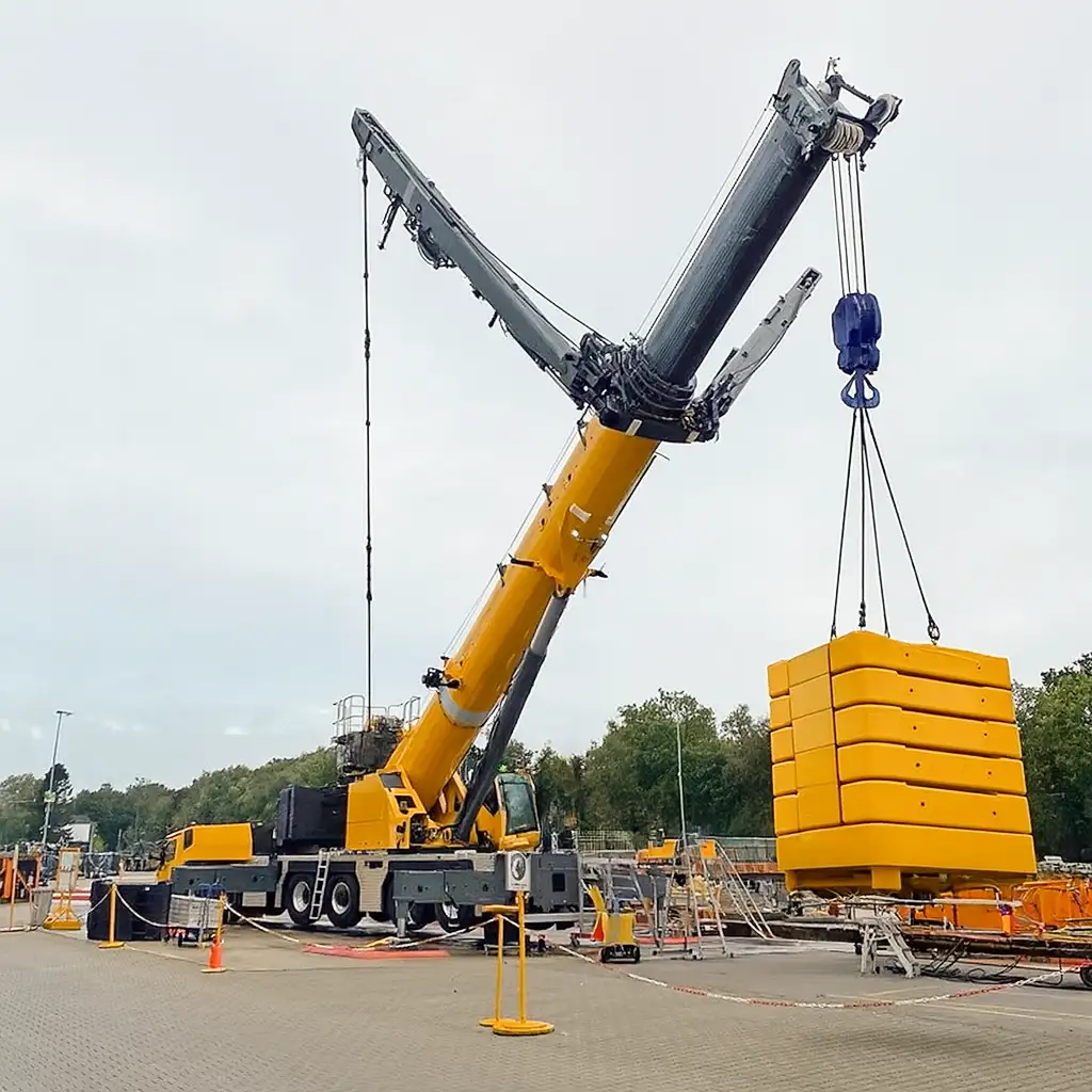 Heavy lift crane setup for infrastructure and industrial projects