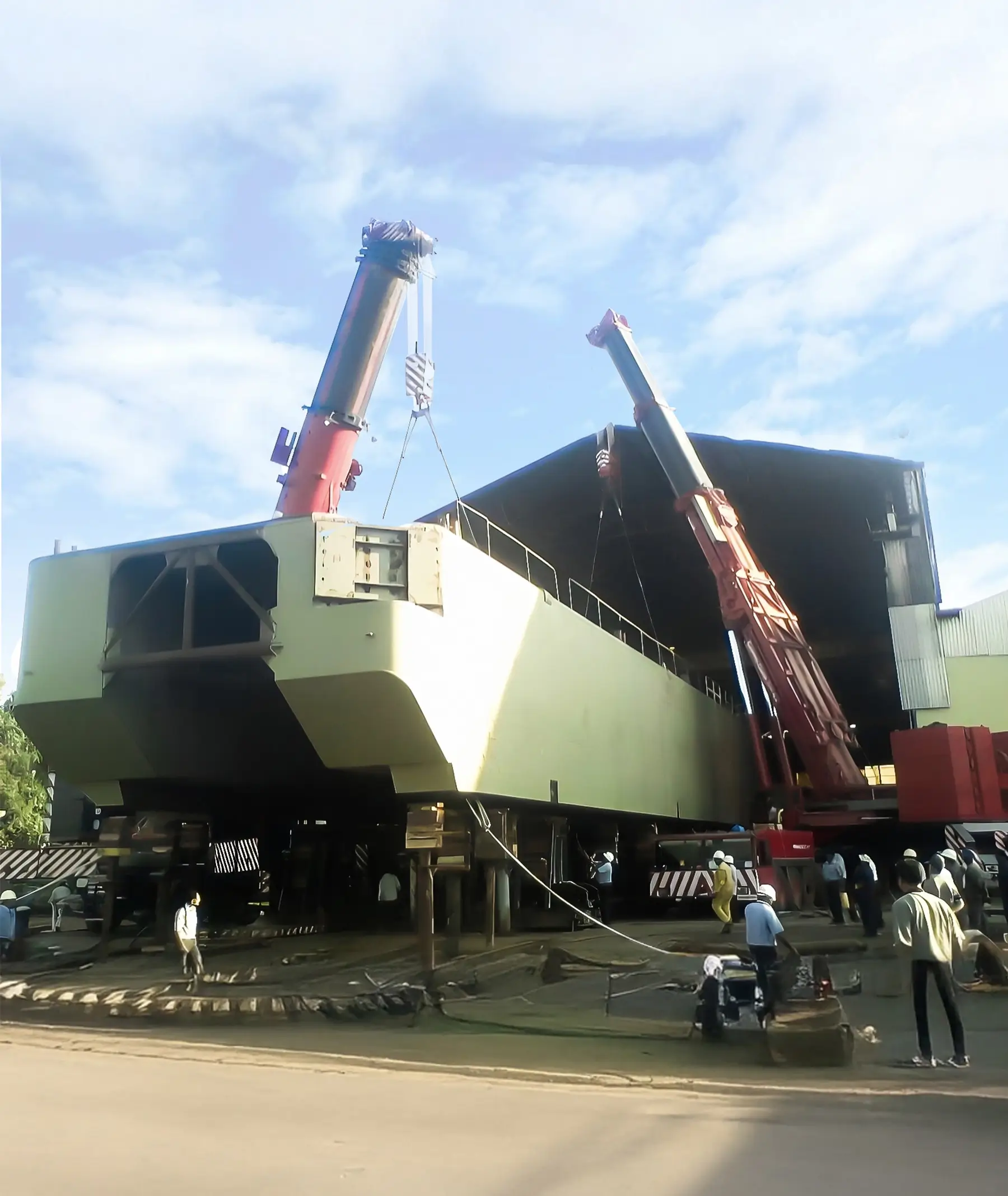 Crane services for heavy-duty transport logistics